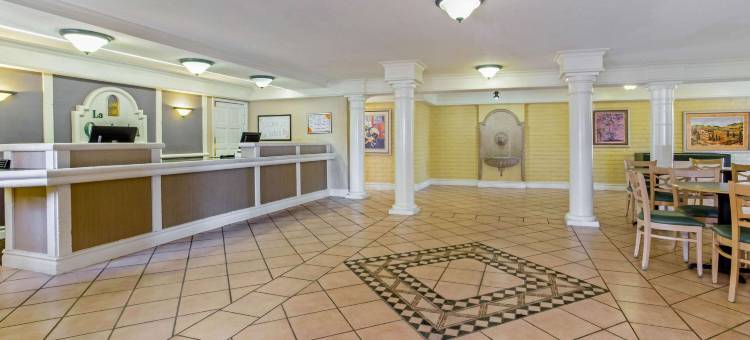 拉昆塔温德姆酒店皮内拉斯公园圣彼得堡克利尔沃特(La Quinta by Wyndham Pinellas Park St Peterburg Clearwater)图片