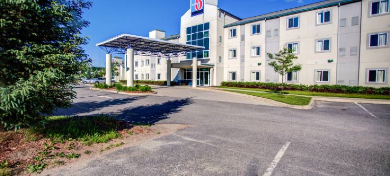 安大略省亨茨维尔6号汽车旅馆(Motel 6 Huntsville, on)图片