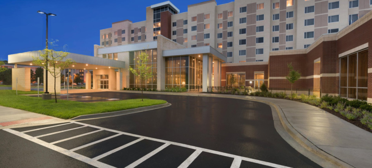 芝加哥内帕维希尔顿安泊酒店(Embassy Suites by Hilton Chicago Naperville)图片