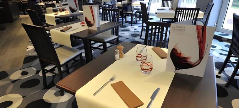 鲁昂瓦勒德勒伊美居酒店(Hôtel Mercure Rouen Val-De-Reuil)图片