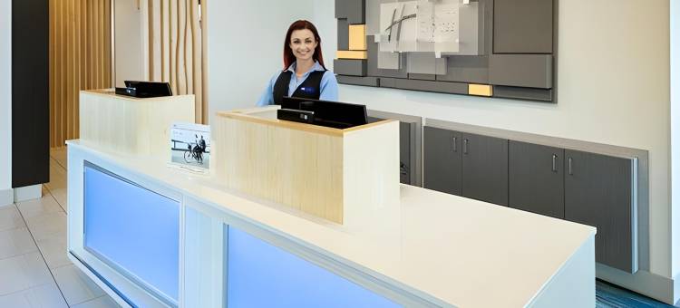 梅德福智选假日套房(Holiday Inn Express & Suites Medford)图片