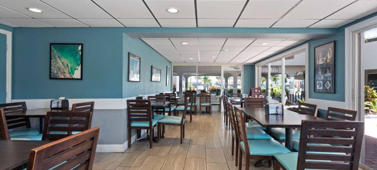 卡纳维拉尔港可可比奇海滩拉昆塔温德姆酒店(La Quinta Inn by Wyndham Cocoa Beach-Port Canaveral)图片