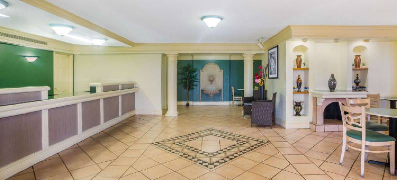 温德姆速8酒店老鹰关(Super 8 by Wyndham Eagle Pass)图片