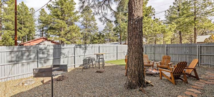 Cobalt Bungalow w/AC, Fully Fenced Yard, Covered Patio, 4 Smart TVs, W/D, WiFi图片