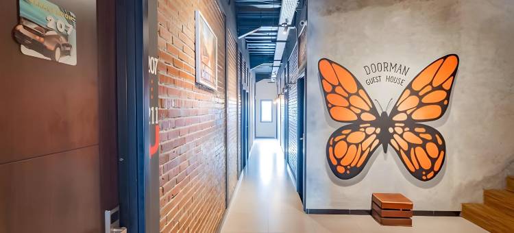 红多兹Plus@门卫旅馆(RedDoorz Plus @ Doorman Guest House)图片