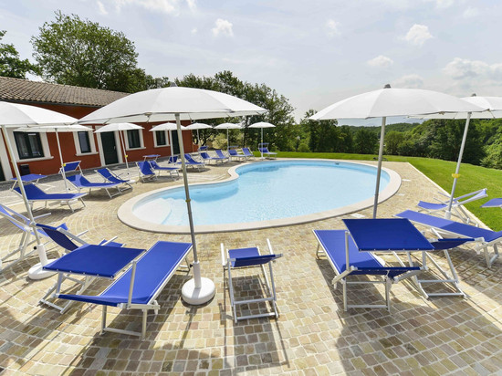 博尔戈因佩里亚莱农庄酒店