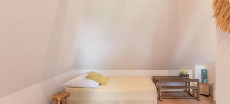 带瓷砖炉的茅草屋度假屋(Reetgedecktes Ferienhaus Mit Kachelofen)图片