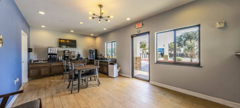 斯普林北 I-45 号州际公路 & 1960 家园旅社(Home Place Inn Spring I-45 North and 1960)图片