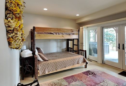 Seek A Sunset Hotel Overview