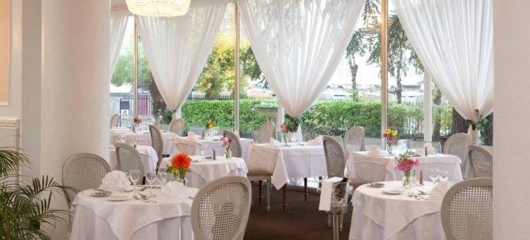 皇家圣玛特罗吉斯之家酒店(Logis Hotel Royal Saint-Mart)图片