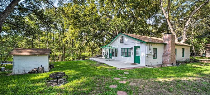 威姆伯利市中心附近的溪流家园！(Wimberley Home on Creek and Close to Downtown!)图片