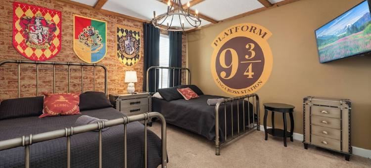 Themed 9BR Villa in Champions Gate Close to Disney! Pool, Hot tub, Movie Theatre图片