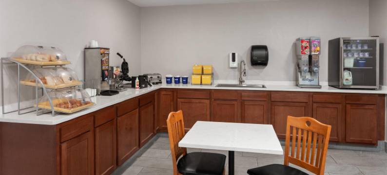 考考纳温德姆戴斯套房酒店(Days Inn & Suites by Wyndham Kaukauna WI)图片