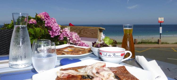 Cottage by Goëlo Coast with Sea Views图片