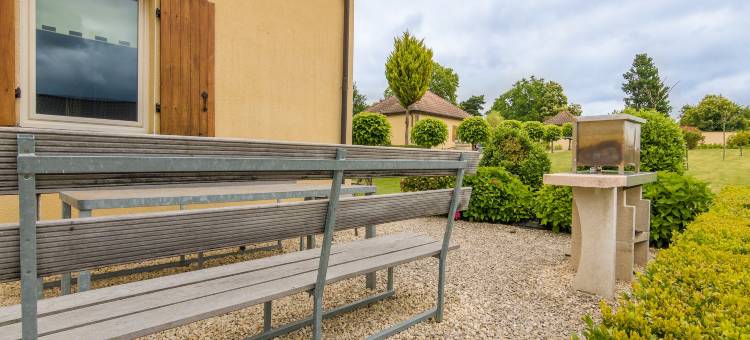 Modern holiday home with swimming pool图片