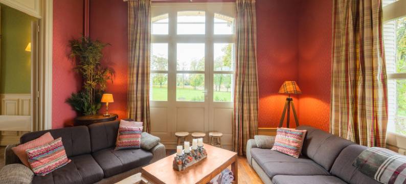 Holiday home adjoining a château.图片