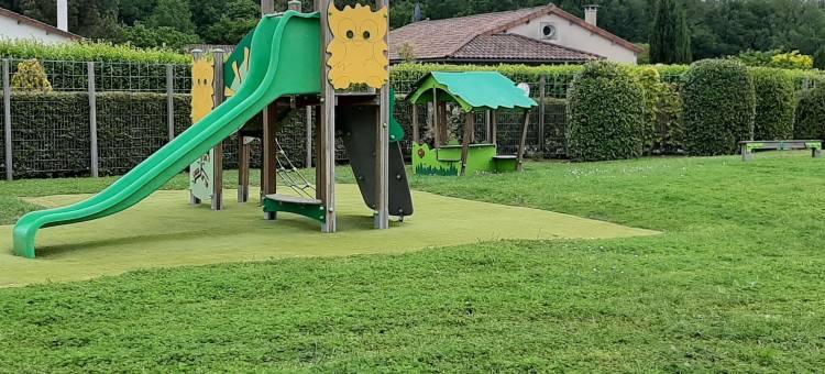 Villa in Les Forges with Golf & Pool Access图片