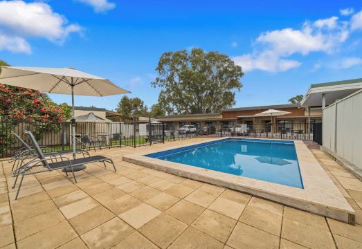 New Crossing Place MotelHotel Overview