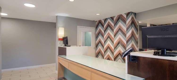 奥马哈老磨坊美茵斯坦套房酒店(MainStay Suites Omaha Old Mill)图片