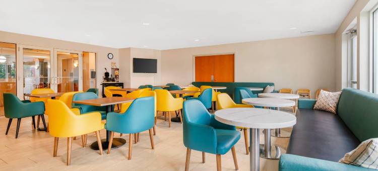 舒适套房酒店 Sheboygan I-43(Comfort Inn & Suites Sheboygan I-43)图片