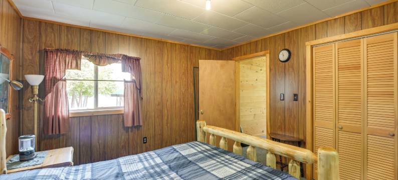 平静湖边小木屋度假：码头，火坑！(Peaceful Lakefront Cabin Getaway Dock, Fire Pit!)图片