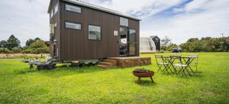 Sacred Ground by Tiny Away图片