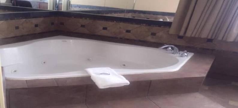 昆西麦客达套房酒店(Microtel Inn & Suites by Wyndham Quincy Downtown/River Area)图片