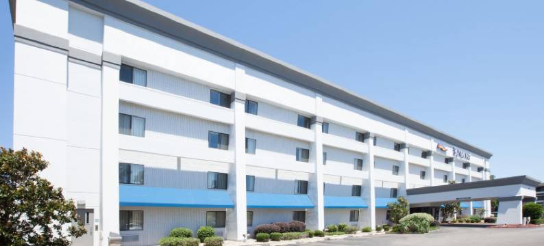 特克萨卡纳温德姆呗盟酒店(Baymont by Wyndham Texarkana)图片