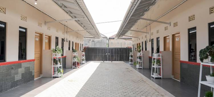 红多兹伊斯兰酒店-近楠榜哈吉美娜(RedDoorz Syariah Near Hajimena Lampung)图片