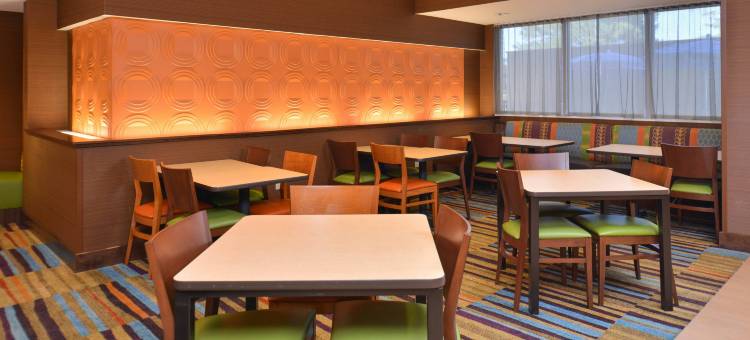 法明顿万枫酒店及套房(Fairfield Inn & Suites Farmington)图片