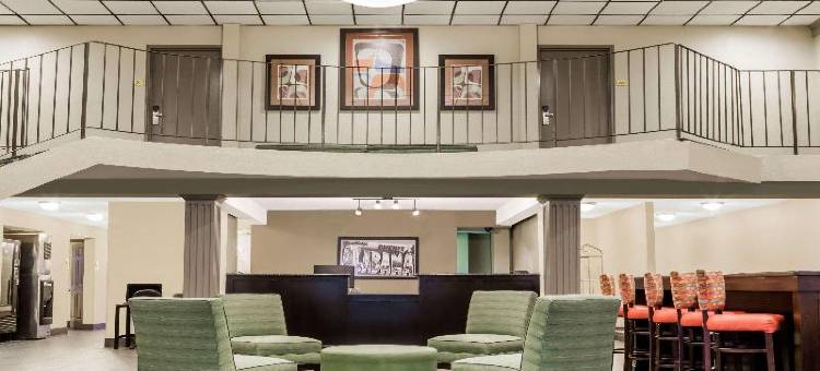 凤凰城美洲最佳价值套房酒店(Americas Best Value Inn & Suites Phenix City)图片