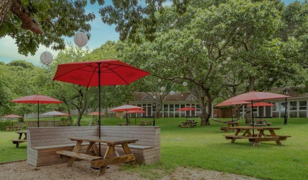 Ruschmeyers #3 - Queen Hotel Overview