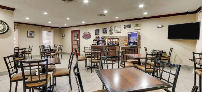 威奇托福尔斯大学贝斯特韦斯特优质套房酒店(Best Western Plus University Inn  Suites)图片