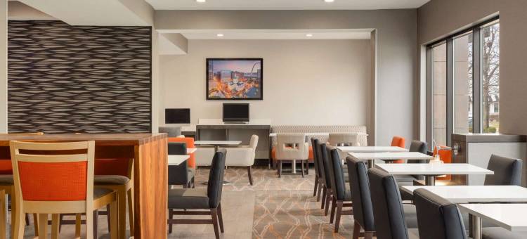 圣路易斯66号公路拉昆塔温德姆套房酒店(La Quinta Inn & Suites by Wyndham St Louis Route 66)图片