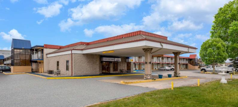 温德姆速8酒店 佩里斯堡/托莱多(Super 8 by Wyndham Perrysburg/Toledo)图片