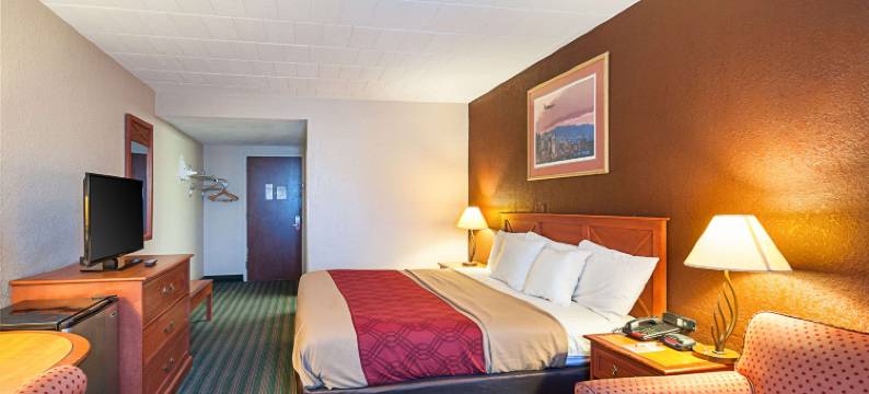 皮姆利科赛马场附近凯艺酒店(Quality Inn Near Pimlico Racetrack)图片