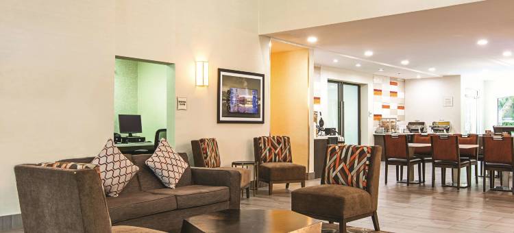 温哥华机场拉昆塔温德姆酒店(La Quinta Inn by Wyndham Vancouver Airport)图片
