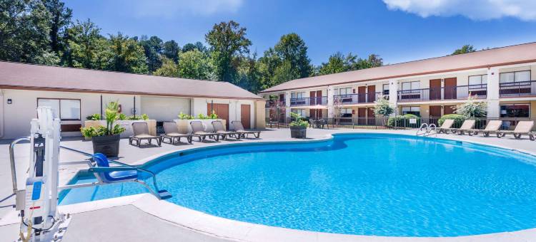 土斯卡鲁沙华美达酒店(Ramada by Wyndham Tuscaloosa)图片