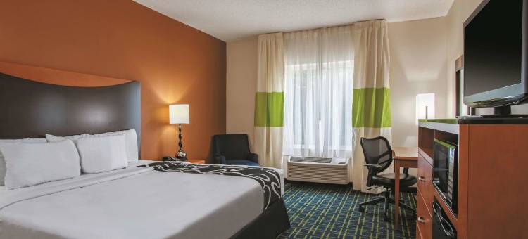马纳萨斯战场拉昆塔温德姆套房酒店(La Quinta Inn & Suites by Wyndham Manassas Battlefield)图片