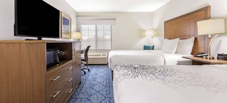 赛普拉斯东北长滩拉昆塔温德姆套房酒店(La Quinta Inn & Suites by Wyndham NE Long Beach/Cypress)图片