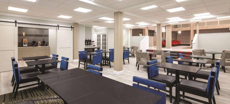 亚特兰大机场南拉昆塔温德姆套房酒店(La Quinta Inn & Suites by Wyndham Atlanta Airport South)图片