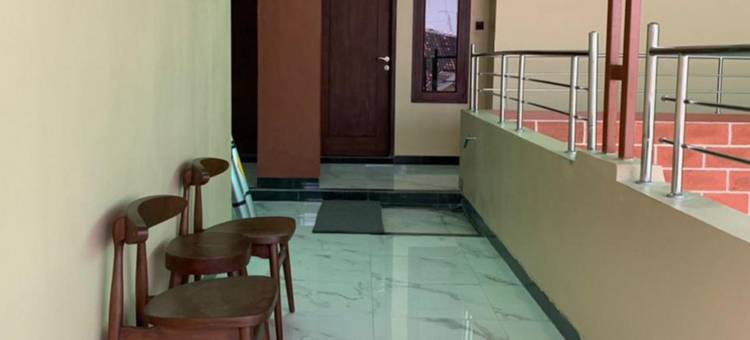 红多兹伊斯兰酒店-近帕蒂新邦利马(RedDoorz Syariah Near Kawasan Simpang Lima Pati)图片