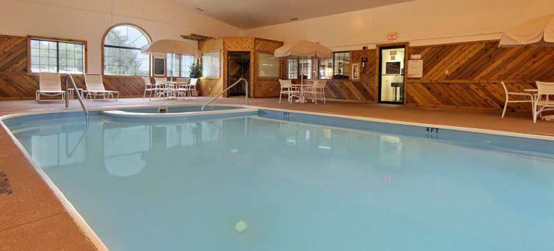 科肖克顿罗斯科村速8酒店(Super 8 by Wyndham Coshocton Roscoe Village)图片