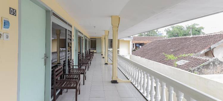 红门 @ CBR 住宅布林宾(RedDoorz at CBR Residence Blimbing)图片