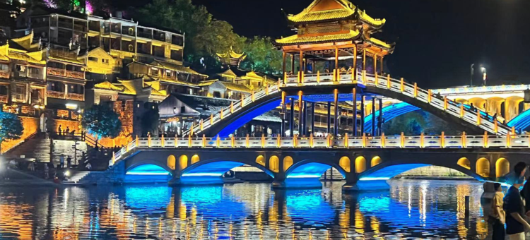 凤凰玖虞轩·梦江景民宿雪桥店图片