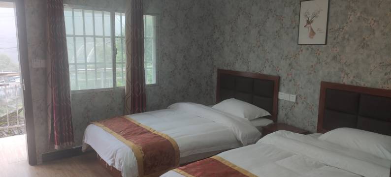 芙蓉镇景区后门100米进景区繁华民宿(听涛路分店)图片