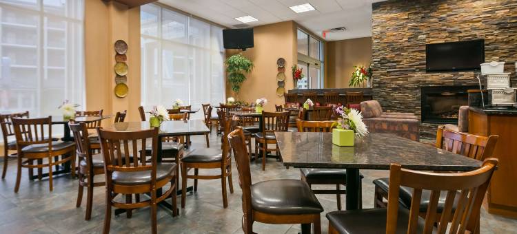 城堡西尔万湖贝斯特韦斯特优质酒店(Best Western Plus Chateau Inn Sylvan Lake)图片
