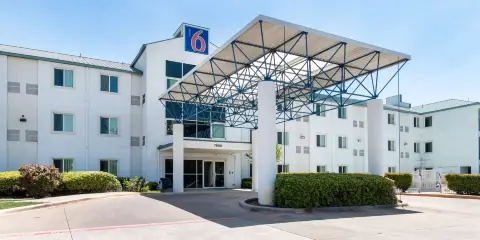 達拉斯6號汽車旅館 - 沃斯堡機場北部