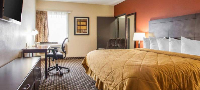 埃姆斯会议中心近 ISU 校园凯艺套房酒店(Quality Inn & Suites Ames Conference Center Near Isu Campus)图片