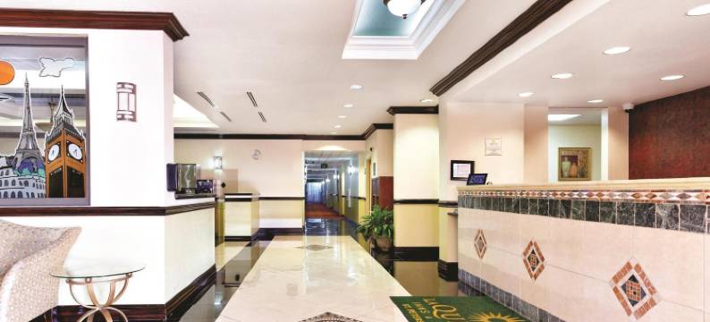 圣彼得堡东北拉昆塔温德姆套房酒店(La Quinta Inn & Suites by Wyndham St. Petersburg Northeast)图片